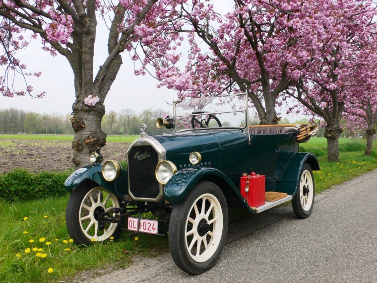 Ретро автомобили на природе