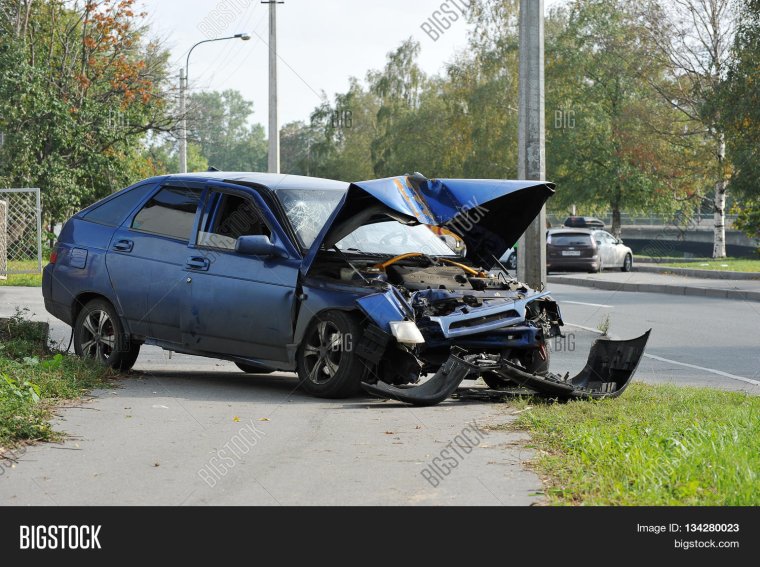 Старая сломанная машина