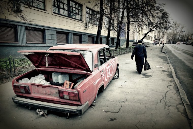 Разбитые заброшенные машины