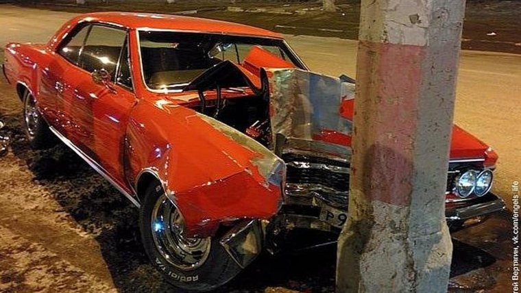 Разбитый ВАЗ 2115