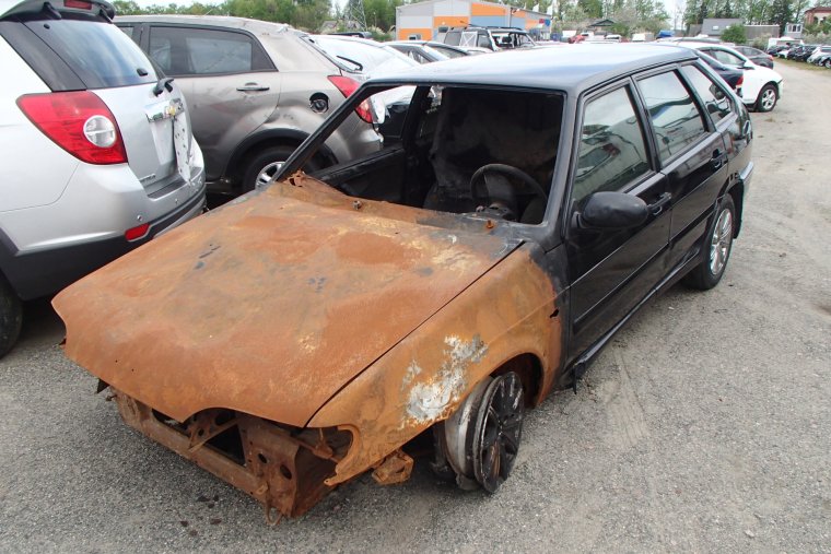 Разбитая Лада 2114