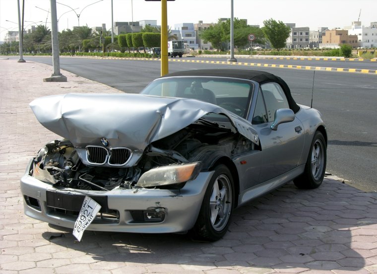 Битая ВАЗ 2112 серебристая