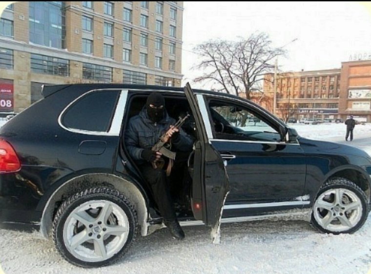 Бандиты возле машины
