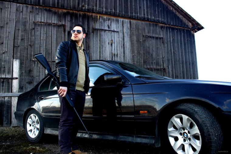 Бандиты возле машины