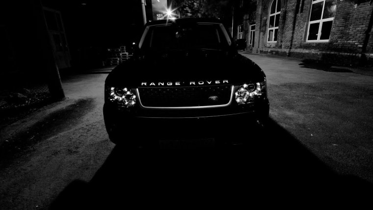 Черный Рендж Ровер бандит