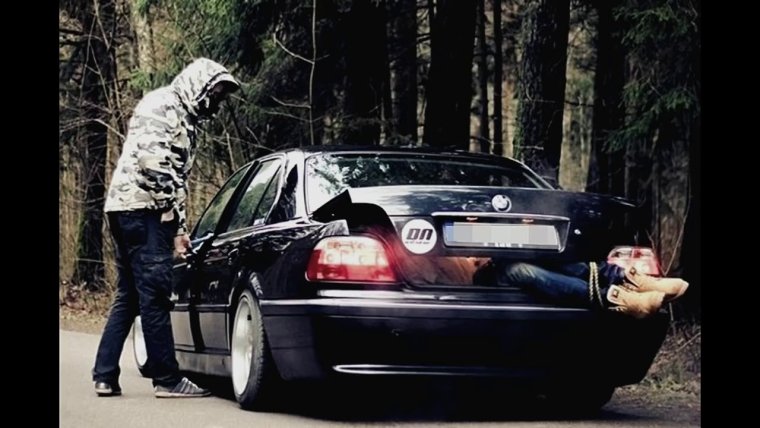 БМВ е34 с АК 47