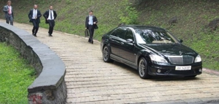 Гундяев на мерседесе