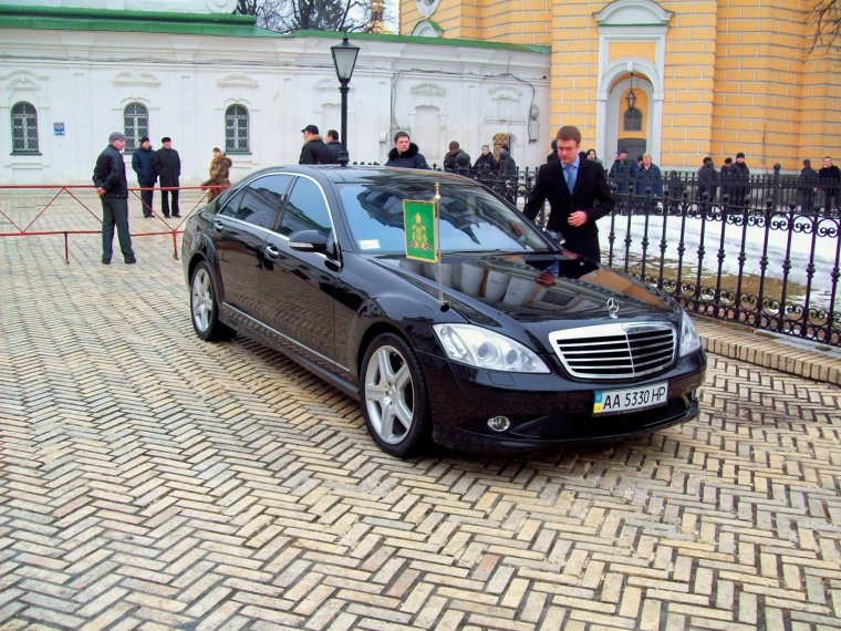 Машина Патриарха Кирилла Майбах