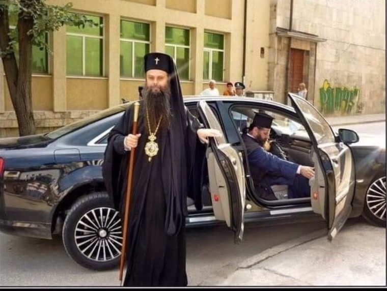 Машины священников