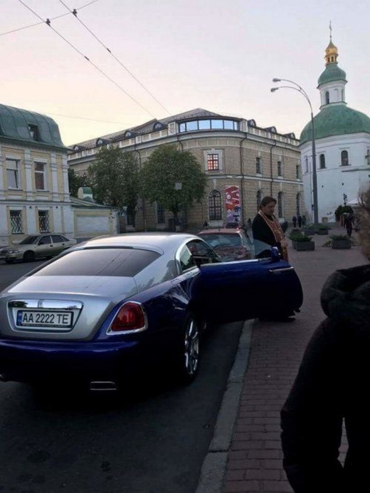 Кортеж Кирилла Патриарха в Москве