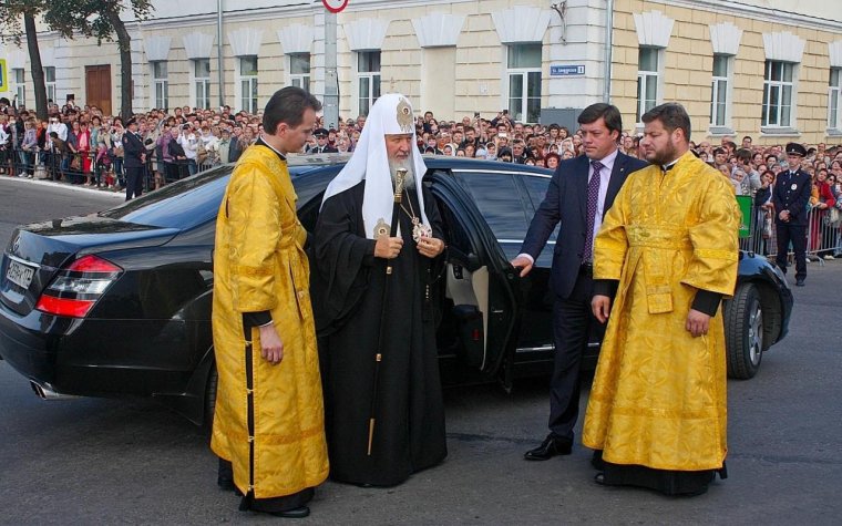 Золотой Мерседес Патриарха Кирилла