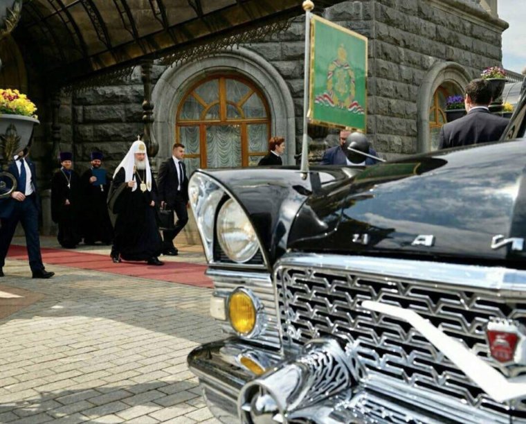 Епископ Нектарий и джип