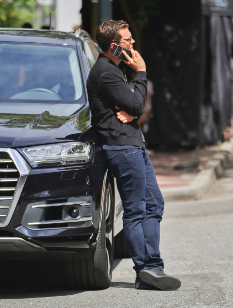 Кристиан грей с машиной