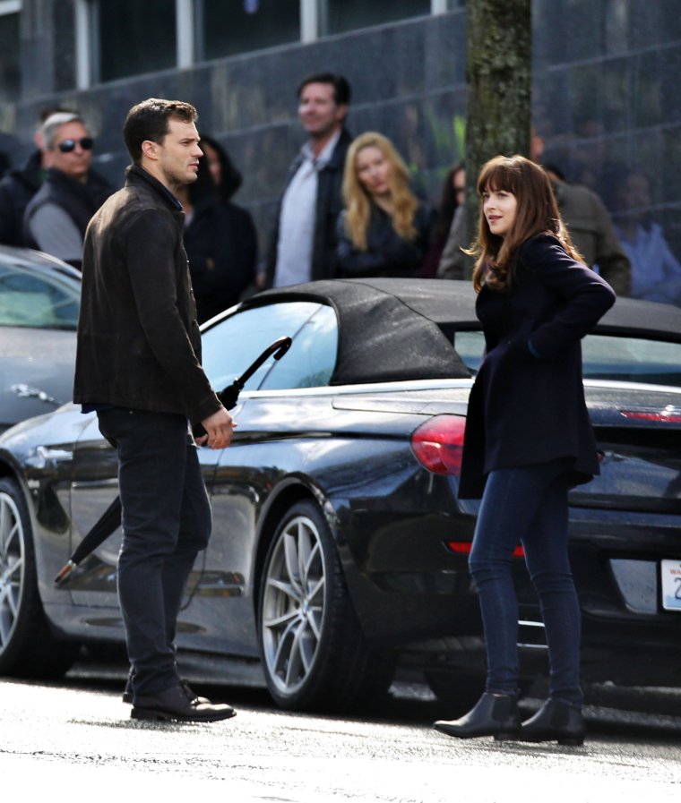 Кристиан грей с машиной