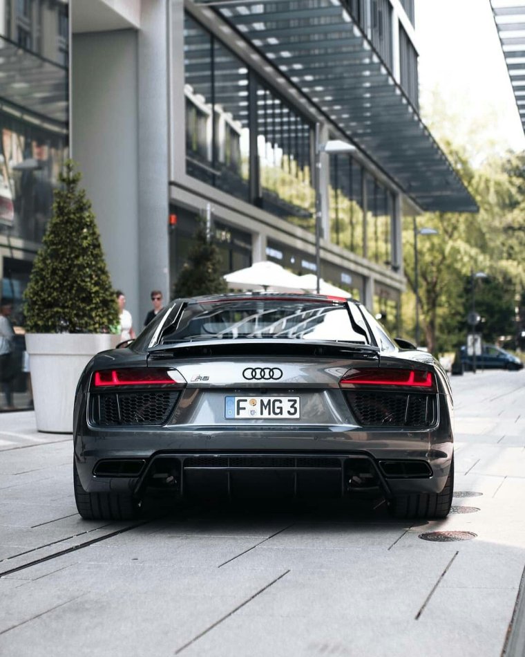 Audi r8 Grey 2012