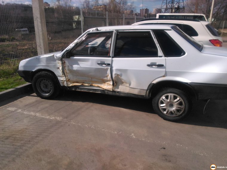 ВАЗ 21099 битая