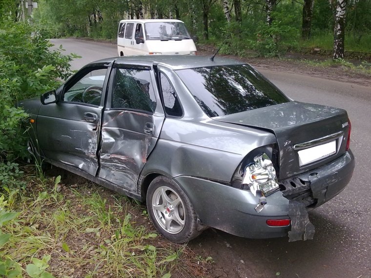 Лада Приора побитая