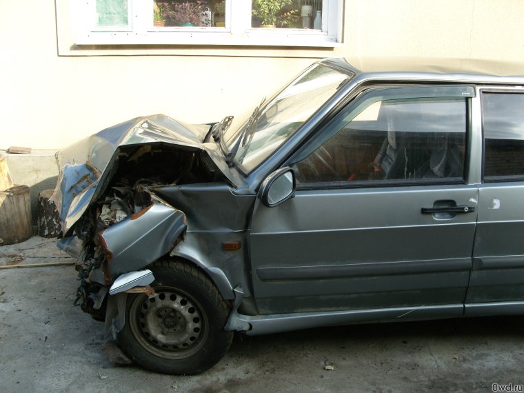 Битая ВАЗ 2114 серая