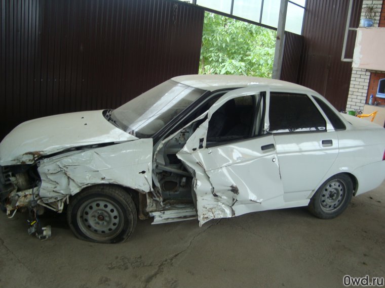 Битая Лада ВАЗ 2110 белая