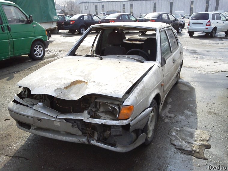 Разбитая Лада 2114