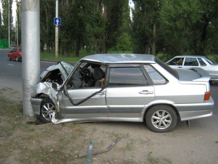 Разбитый ВАЗ 2115