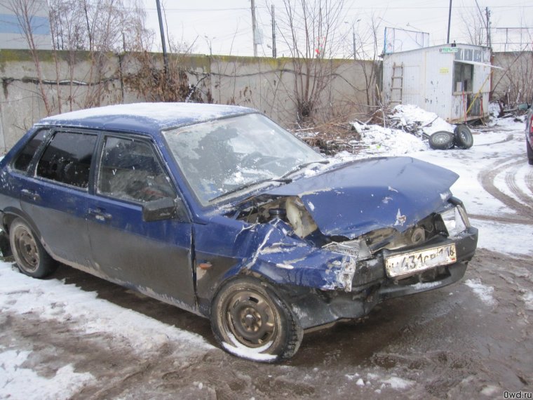 Битая ВАЗ 2109 синяя