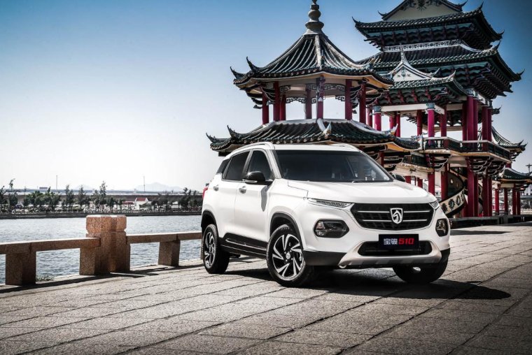 Китайская машина Baojun