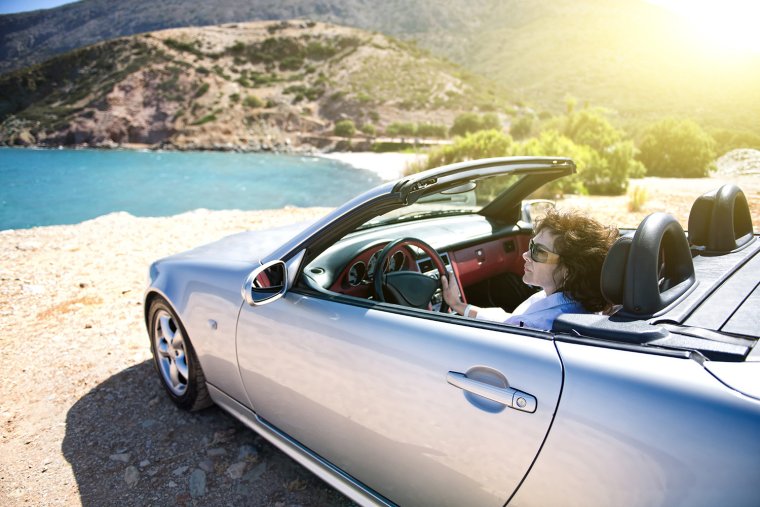 Человек в багажнике машины