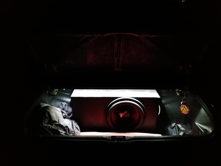 Вид из багажника машины