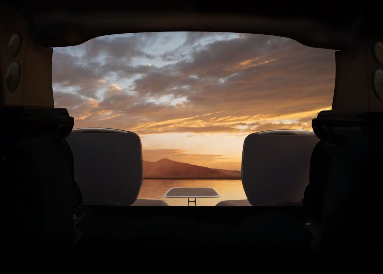 Вид из машины с заднего сиденья