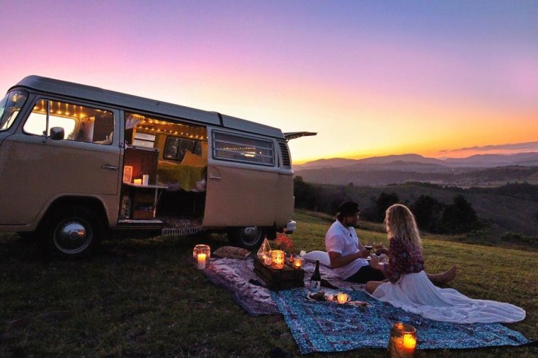 Aston Martin rapide багажник вино