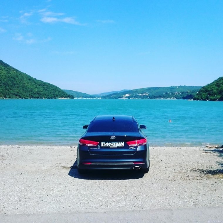 Колбаса в багажнике авто