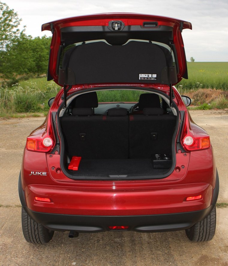 Машина и дорога в даль