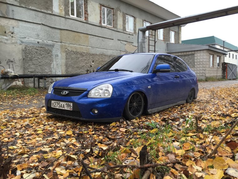 Синяя Приора Люкс хэтчбек 2014 года