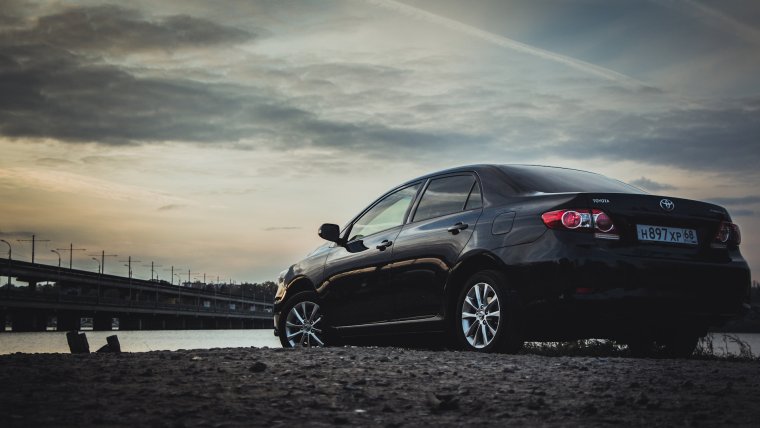 Toyota Corolla черная