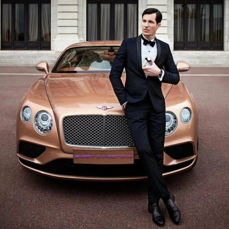 Мужчина на мерседесе