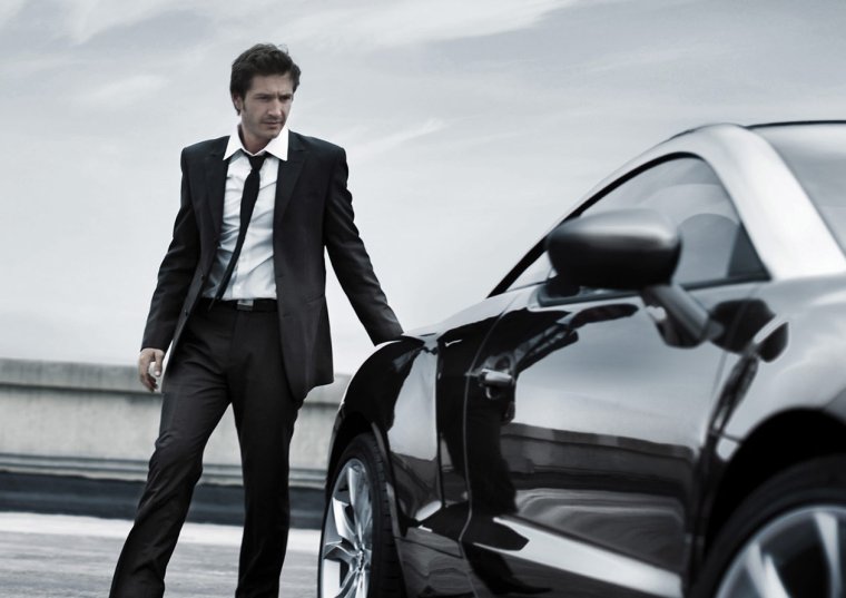 Мужчина в машине