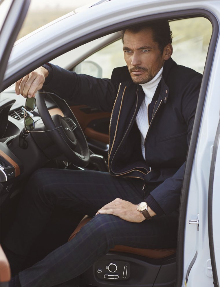 Мужчина около машины