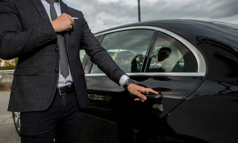 Мерседес с человеком