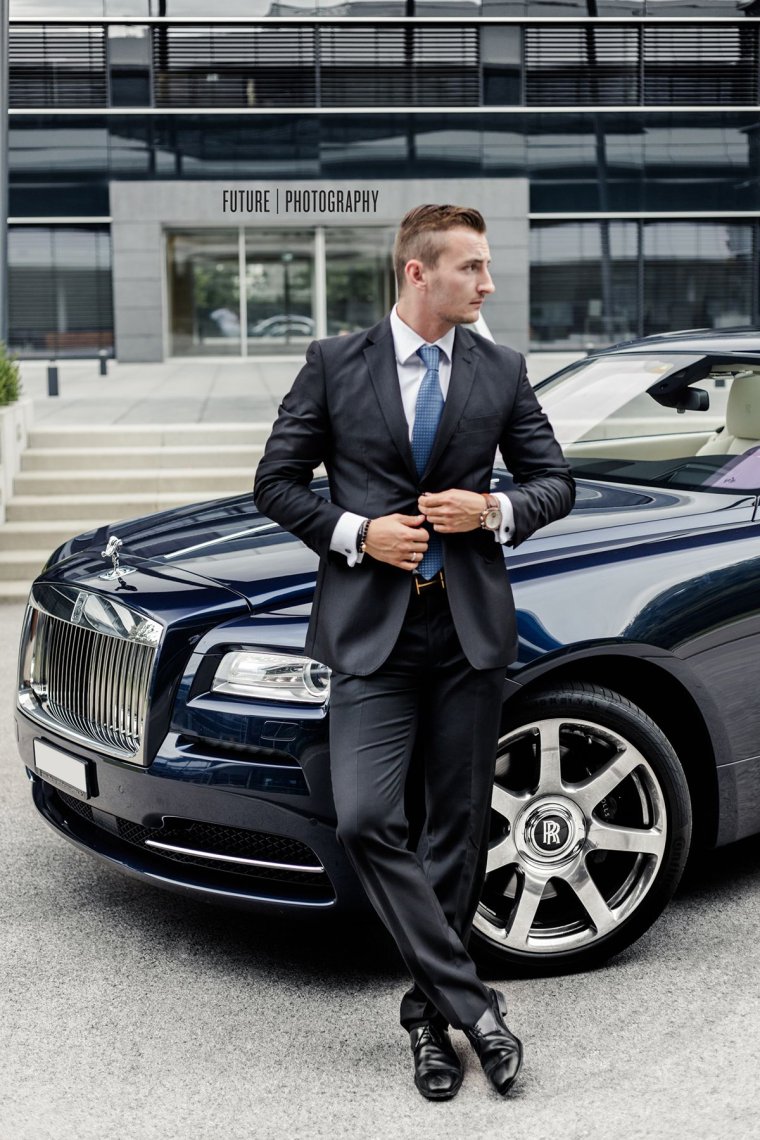 Богатый человек в костюме