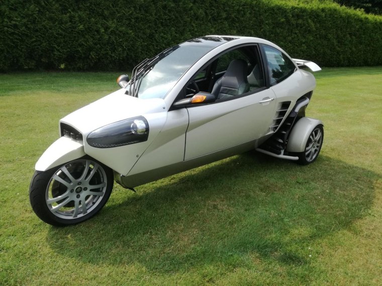 Английский трехколесный автомобиль