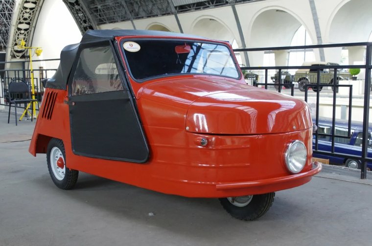 Ретро трехколесная машина