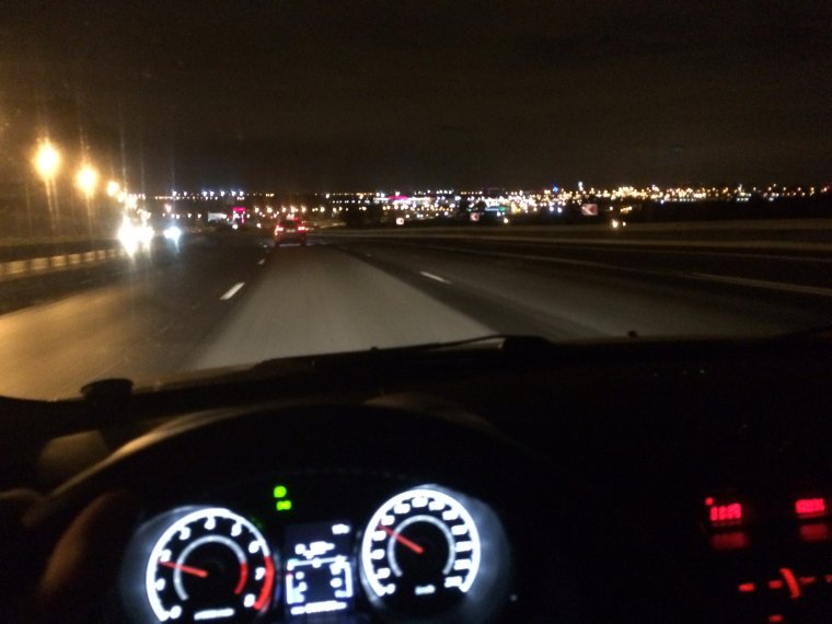 За рулем Лансер 10 ночью