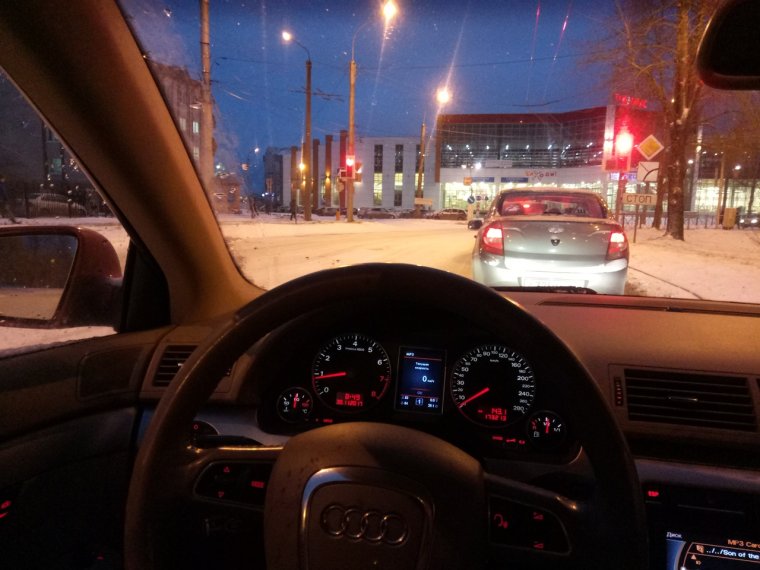 Вид за рулем ночью зимой