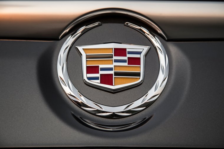 Кадиллак Escalade значок