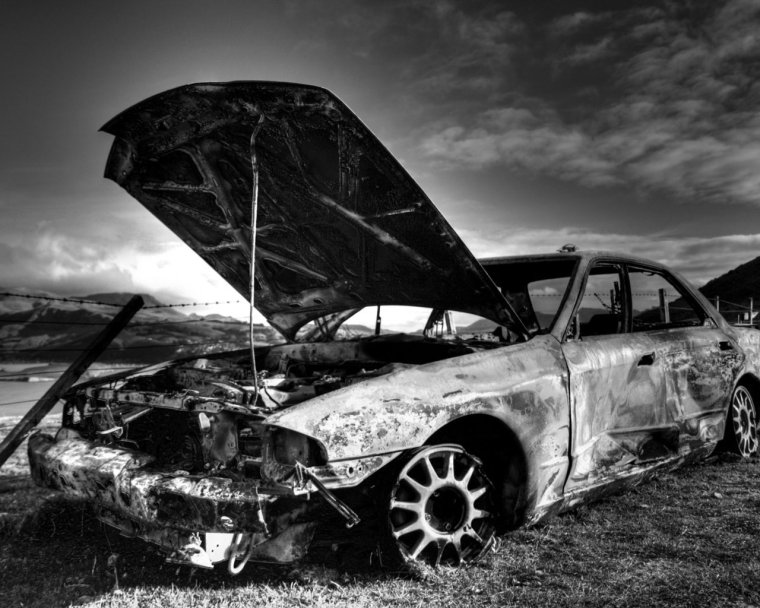 Разбитая машина картина