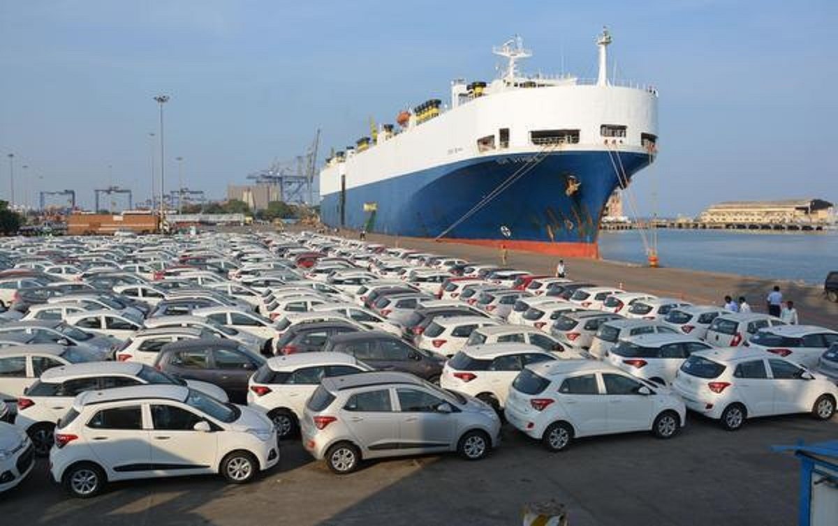 Рынок авто из японии. Машины в порту. Паром с японскими автомобилями. Корабль с автомобилями. Паром для машин.