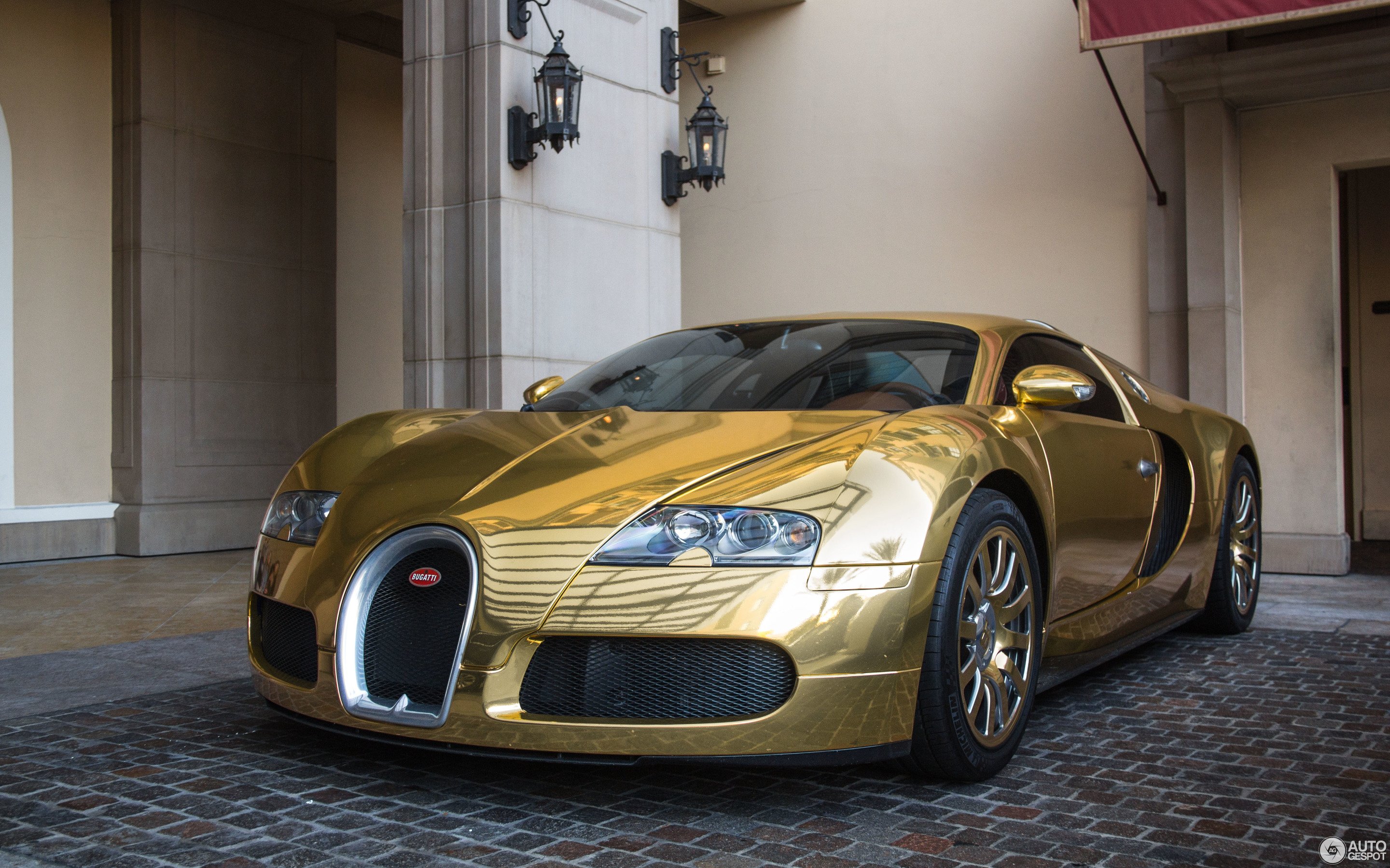 Bugatti Veyron Золотая