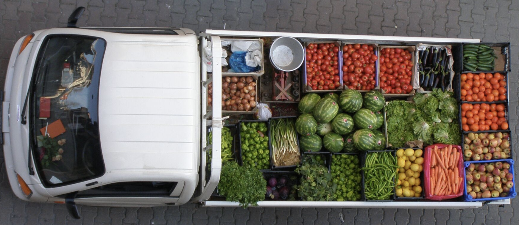 Транспортировка овощей и фруктов. Машина для перевозки фруктов и овощей. Грузовик с продуктами. Грузовик с овощами. Овощи доставка москва