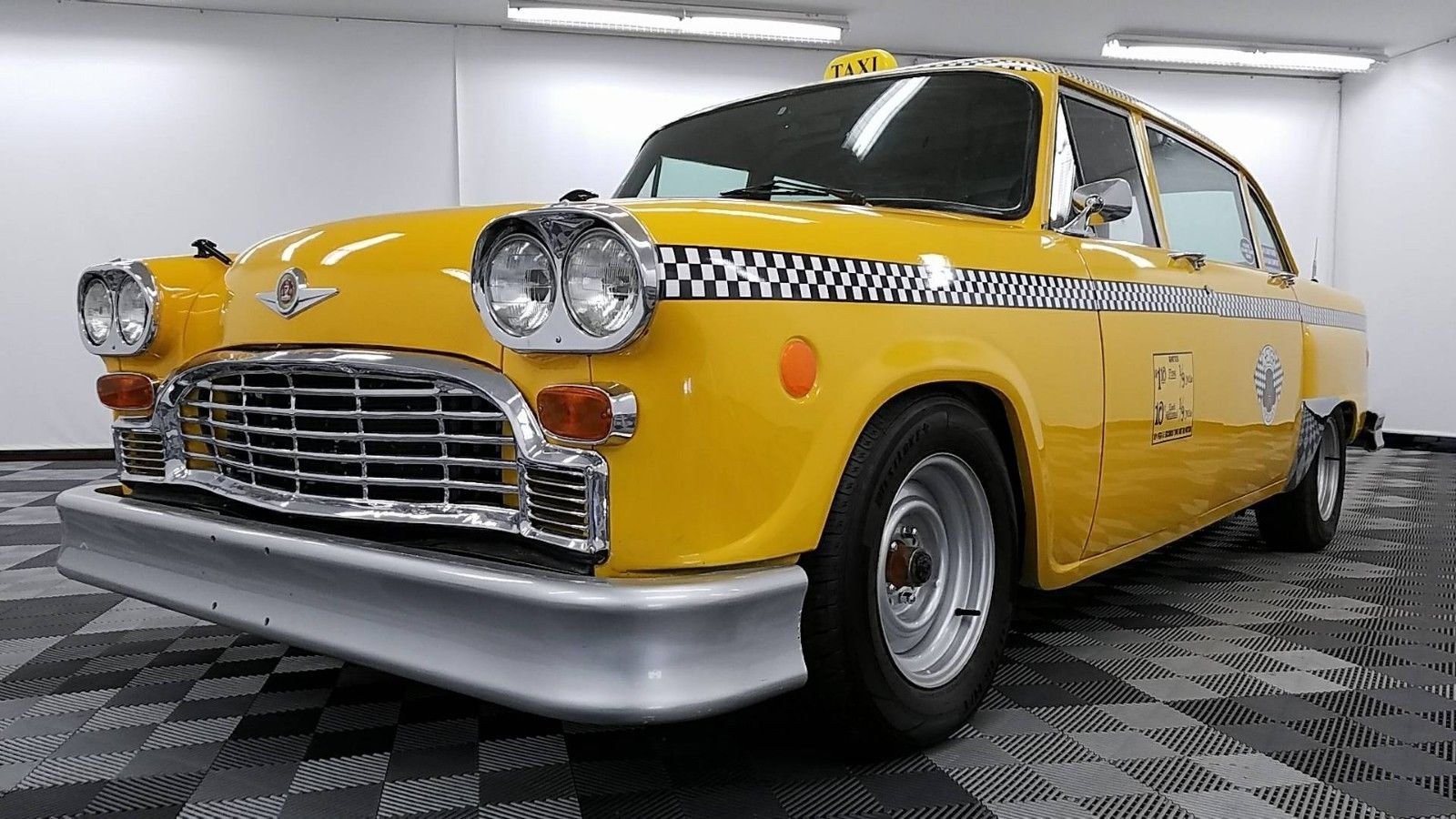Машина для такси в 2024 году. Чекер такси КЭБ. Еллоу КЭБ такси Checker. Ford 1950 Yellow Cab Taxi. Такси КЭБ Америка.
